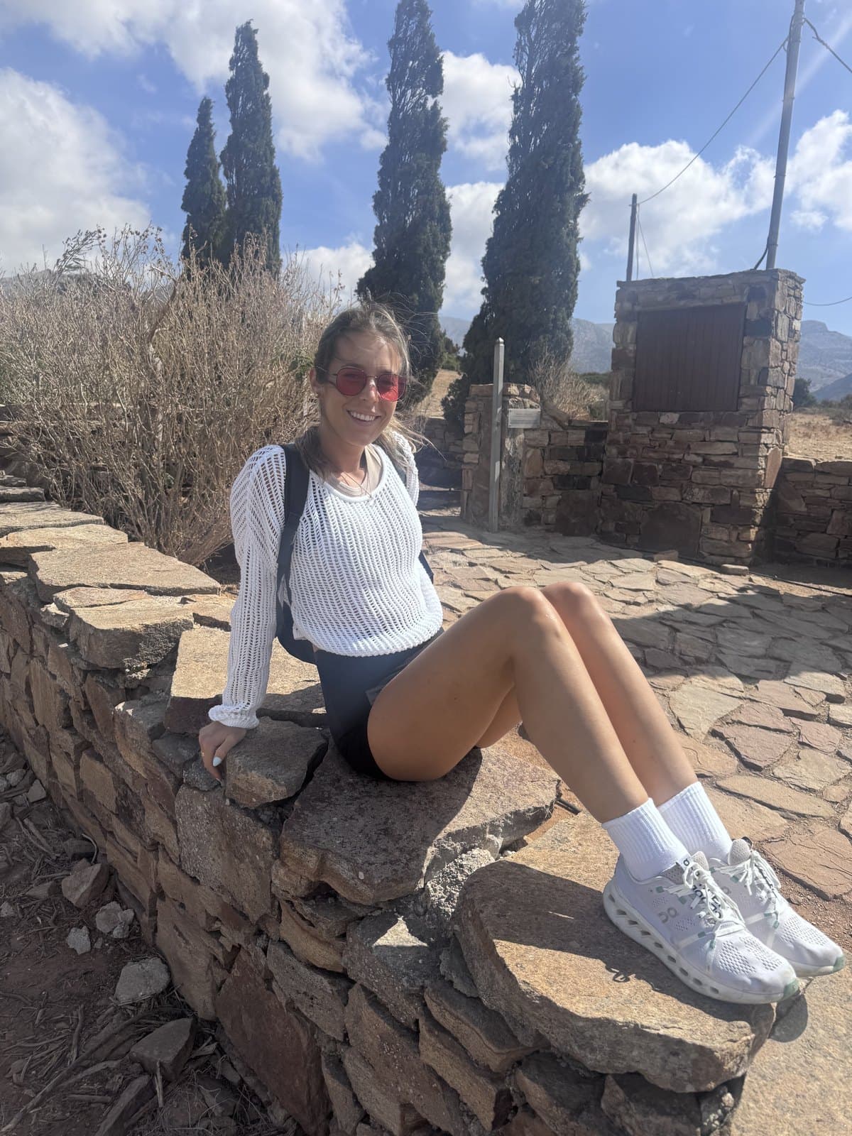 Corinne en randonnée à Naxos